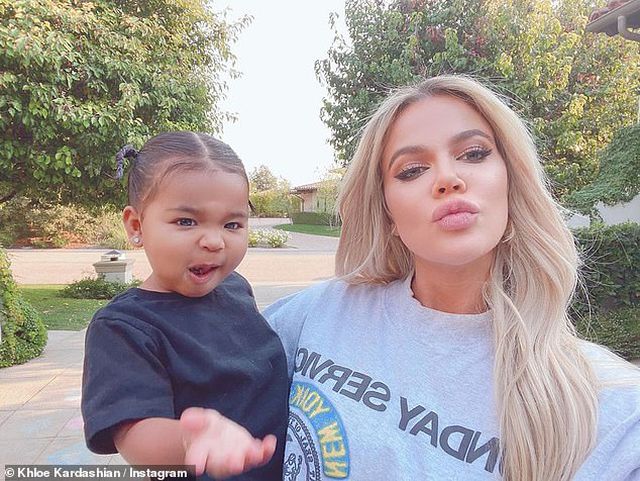 Khloe Kardashian đưa con gái cưng ra phố - Ảnh 6. Khloe Kardashian đưa con gái cưng ra phố - Ảnh 6.