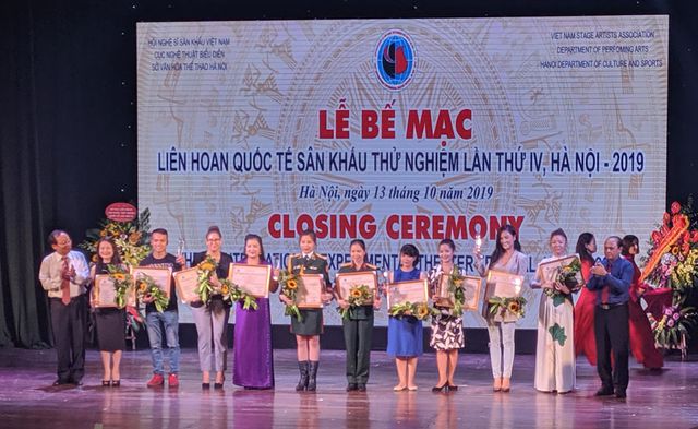 Quách Thu Phương bất ngờ đoạt Huy chương Vàng sau 10 năm nghỉ diễn - Ảnh 2. Quách Thu Phương bất ngờ đoạt Huy chương Vàng sau 10 năm nghỉ diễn - Ảnh 2.