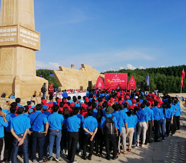 1.000 bạn trẻ khởi động hành trình “Tôi yêu Tổ quốc tôi” ở Mũi Cà Mau - Ảnh 2.