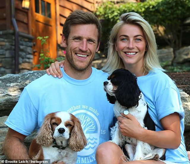 Julianne Hough đau buồn khi mất 2 cún cưng - Ảnh 2.