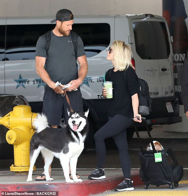 Julianne Hough đau buồn khi mất 2 cún cưng - Ảnh 5.