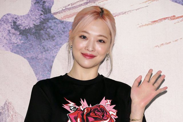Sulli tươi tắn trong bài phỏng vấn cuối cùng, nói về lòng tin trong xã hội hiện đại - Ảnh 2.