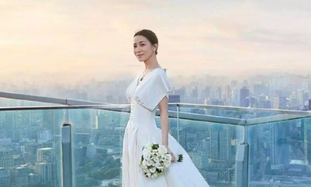 “Nhàn Phi” Xa Thi Mạn duyên dáng diện váy cưới dù không có chú rể - Ảnh 14.