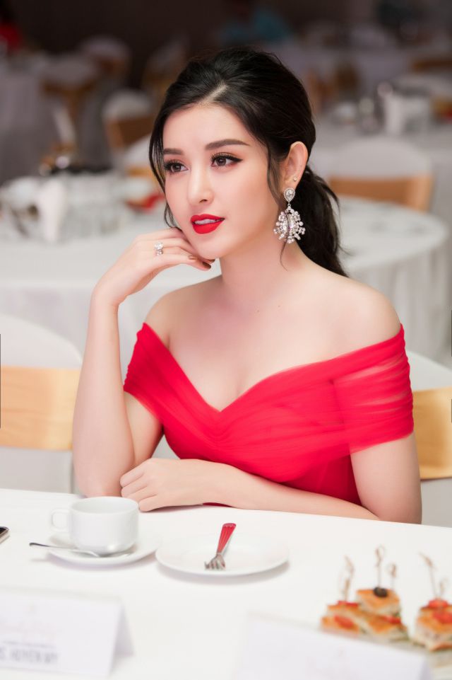 Á hậu Tường San được Đỗ Mỹ Linh, Huyền My chia sẻ trước thi Hoa hậu Quốc tế - Ảnh 9. Á hậu Tường San được Đỗ Mỹ Linh, Huyền My chia sẻ trước thi Hoa hậu Quốc tế - Ảnh 9.