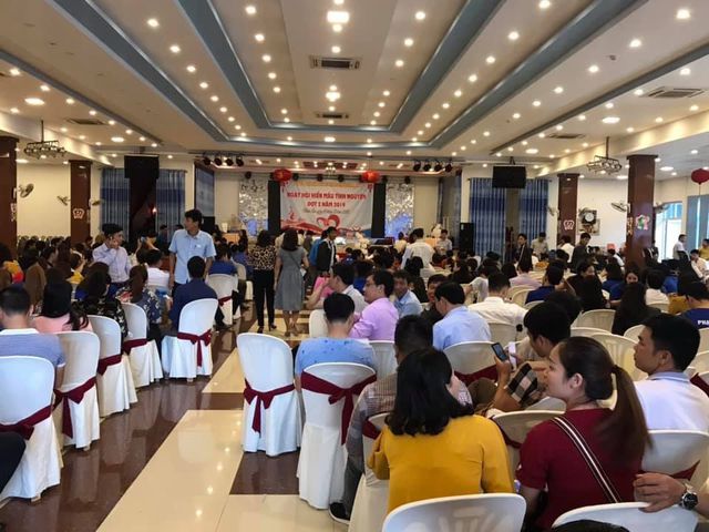 Quảng Bình: Hơn 600 cán bộ, đoàn viên thanh niên tham gia hiến máu cứu người - Ảnh 1. Quảng Bình: Hơn 600 cán bộ, đoàn viên thanh niên tham gia hiến máu cứu người - Ảnh 1.