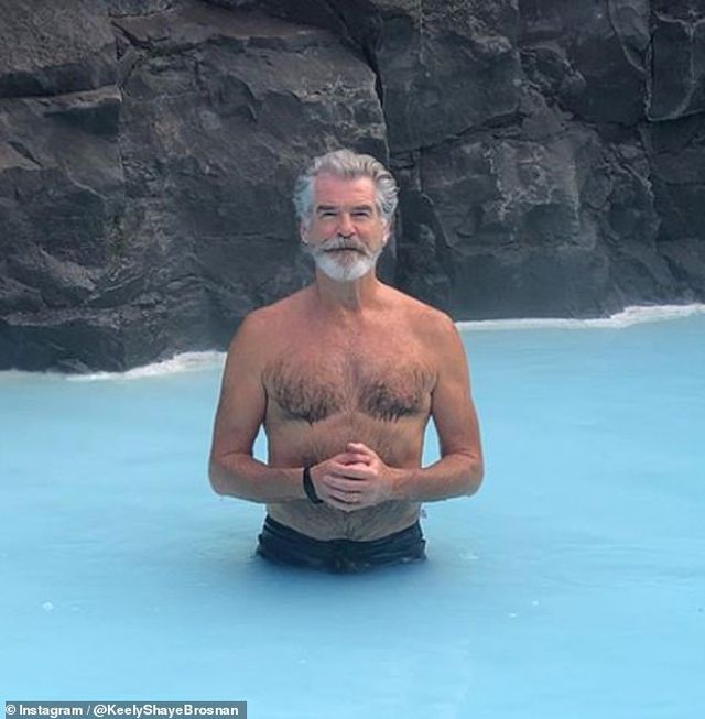 Choáng với phong độ của tài tử Pierce Brosnan ở tuổi 66 - Ảnh 1.