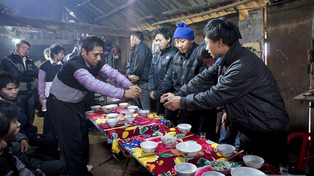 
Mong families gather for their traditional holiday. (Photo: Tung Duong) 
