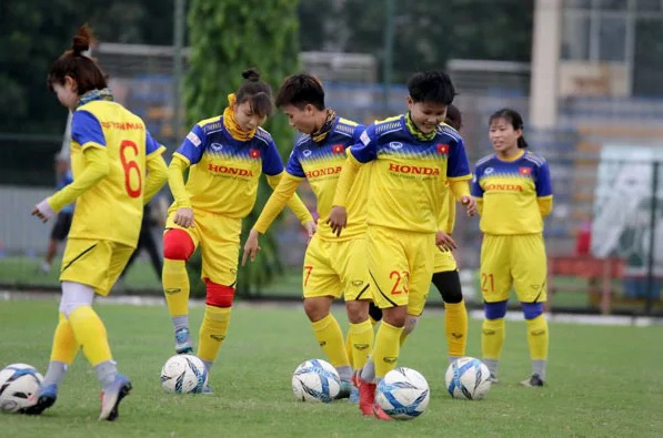 
Members of the Vietnam womens team in action during a training session. 
