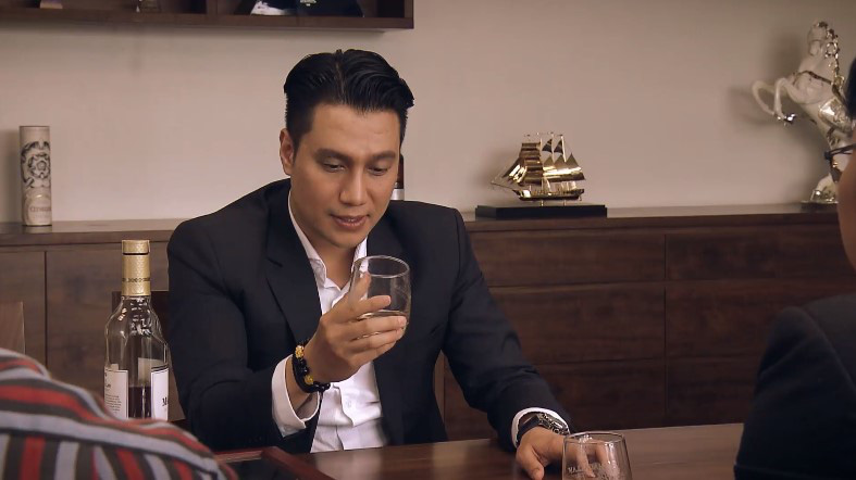 Sinh tử - Tập 40: L&agrave;m gi&aacute; để hối lộ quan chức thay doanh nghiệp, Vũ (Việt Anh) bảo c&ocirc;ng chức kh&ocirc;ng ăn chay - Ảnh 4.