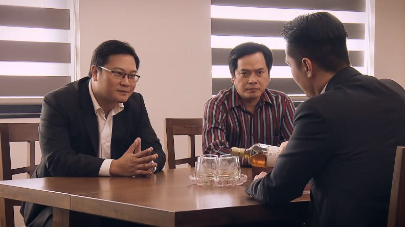 Sinh tử - Tập 40: L&agrave;m gi&aacute; để hối lộ quan chức thay doanh nghiệp, Vũ (Việt Anh) bảo c&ocirc;ng chức kh&ocirc;ng ăn chay - Ảnh 1.