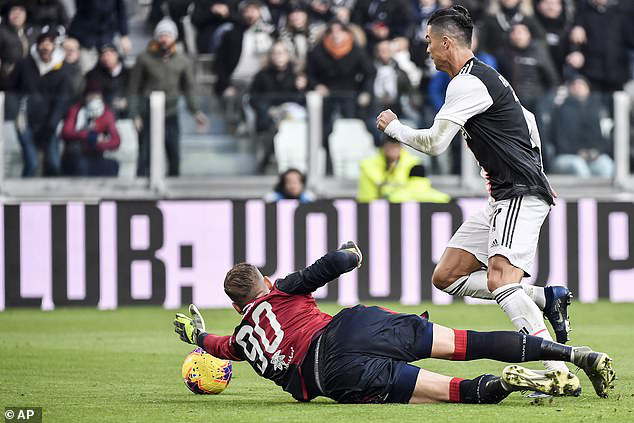 Juventus 4-0 Cagliari: Ronaldo lập hat-trick thứ 56 trong sự nghiệp - Ảnh 1.