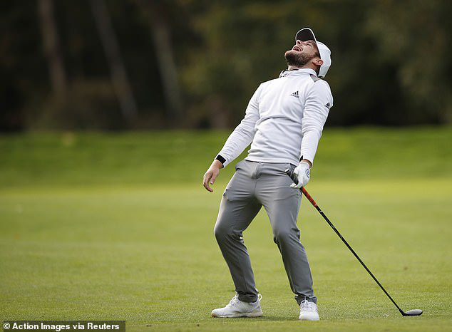 Tyrrell Hatton dẫn đầu sau vòng 3 Giải golf BMW PGA Championship 2020 - Ảnh 2.