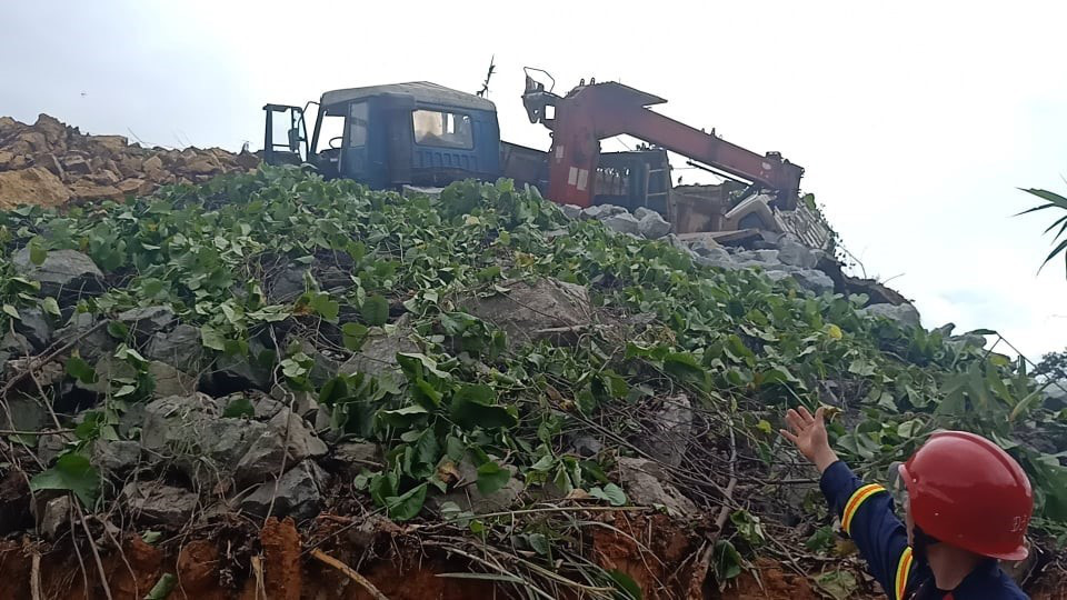 vna_potal_vu_sat_lo_tai_thuy_dien_rao_trang_3_tiep_tuc_tien_sau_vao_than_dap_thuy_dien_tim_kiem_nhung_nguoi_mat_tich_101259203_5069053