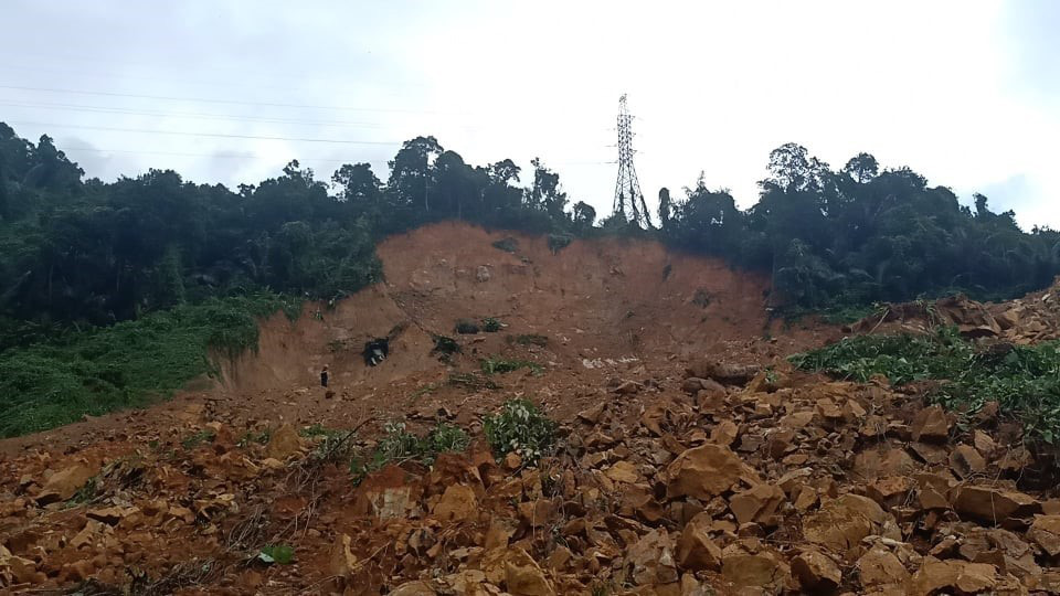 vna_potal_vu_sat_lo_tai_thuy_dien_rao_trang_3_tiep_tuc_tien_sau_vao_than_dap_thuy_dien_tim_kiem_nhung_nguoi_mat_tich_101309569_5069080