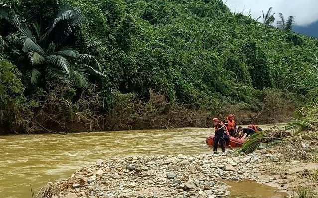 Sạt lở Rào Trăng 3: Mưa lớn khiến việc cứu hộ cực kỳ khó khăn - Ảnh 1.