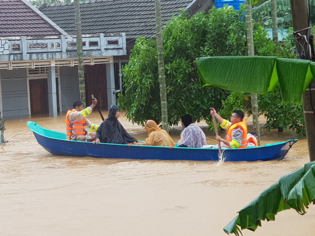 Lũ lớn vượt lịch sử ở Quảng Trị - Ảnh 1.