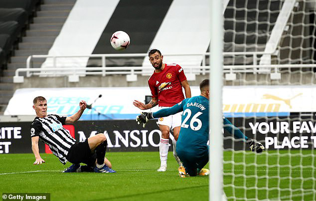 Newcastle 1-4 Man Utd: Bùng nổ cuối trận! - Ảnh 2.