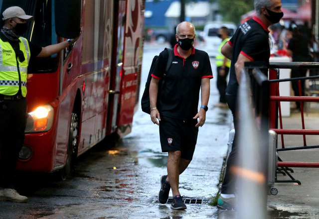 HLV Muangthong United từ chức sau trận thua Trat FC - Ảnh 2.