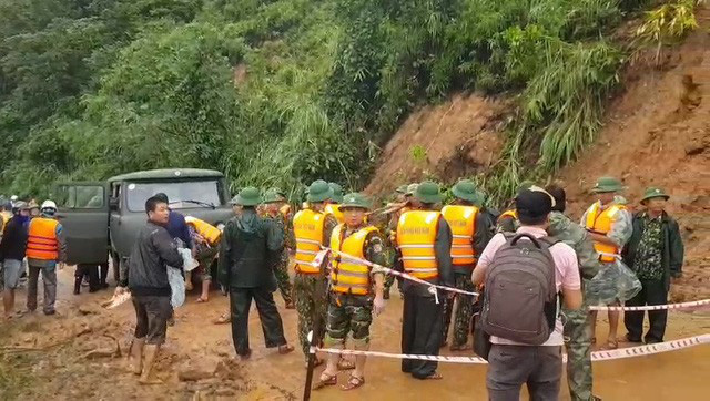 Thêm một vụ sạt lở đất nghiêm trọng khiến nhiều cán bộ, chiến sĩ nghi bị vùi lấp - Ảnh 2. Thêm một vụ sạt lở đất nghiêm trọng khiến nhiều cán bộ, chiến sĩ nghi bị vùi lấp - Ảnh 2.