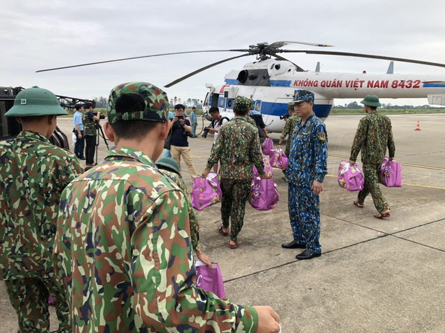 Bộ trưởng Bộ Quốc phòng: Bố trí việc làm cho vợ con các liệt sĩ hy sinh ở Huế, Quảng Trị - Ảnh 2.