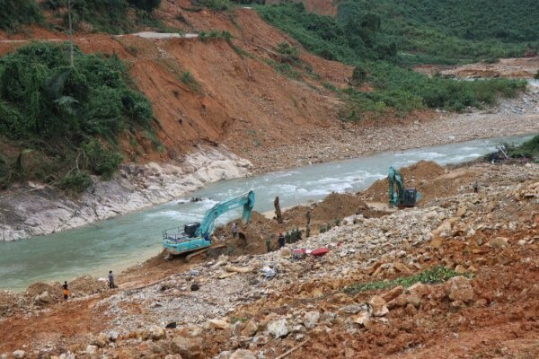 vna_potal_vu_sat_lo_tai_thuy_dien_rao_trang_3_no_luc_tim_kiem_nan_nhan_203235992_5089520 vna_potal_vu_sat_lo_tai_thuy_dien_rao_trang_3_no_luc_tim_kiem_nan_nhan_203235992_5089520