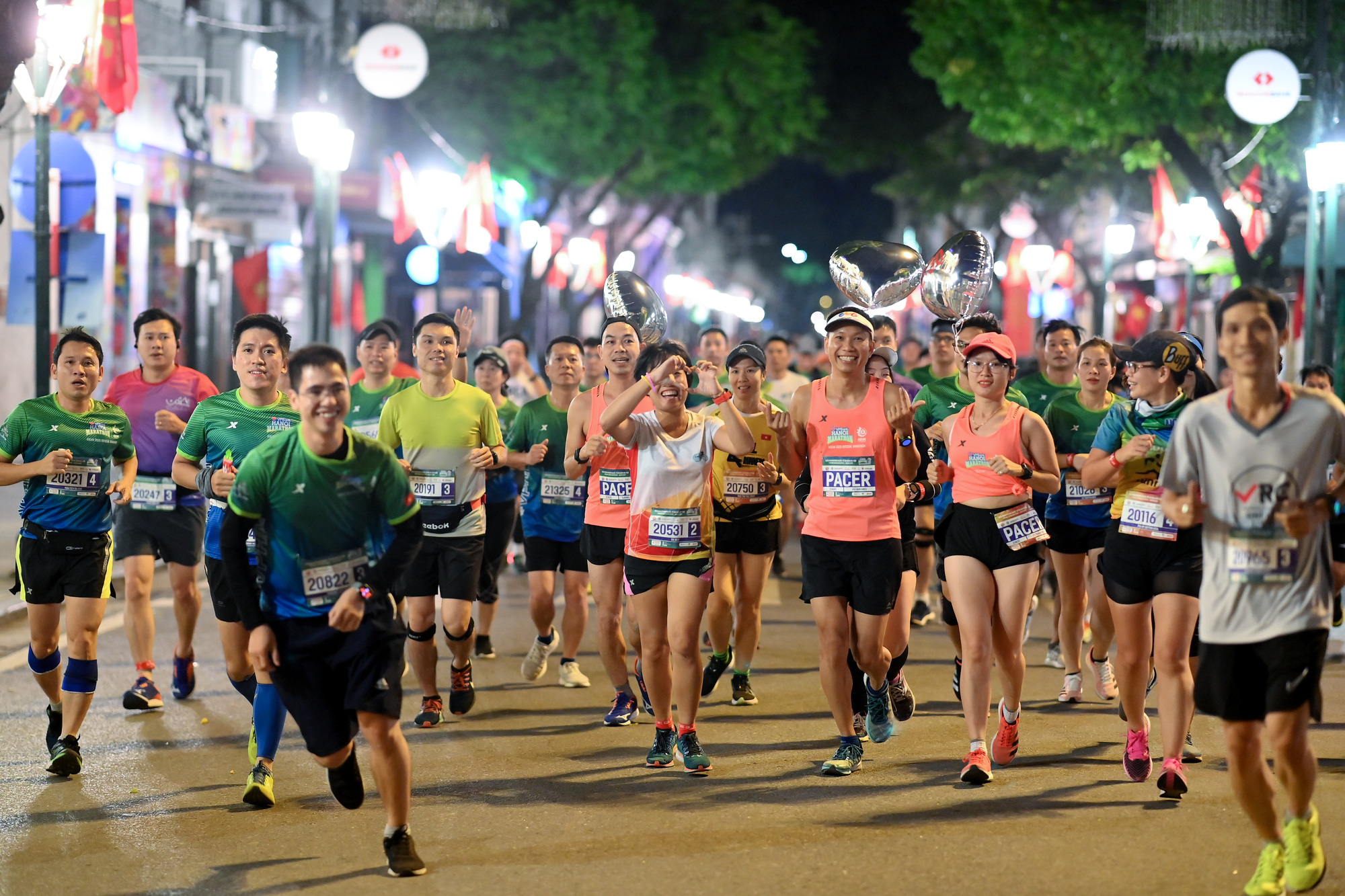 VPBank Hanoi Marathon ASEAN 2020: Trải nghiệm chạy đêm đón bình minh giữa thủ đô - Ảnh 1.