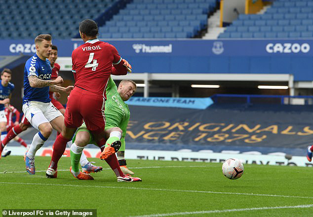 Vì Van Dijk, thủ môn Adrian không tiếc lời chỉ trích Jordan Pickford - Ảnh 1.