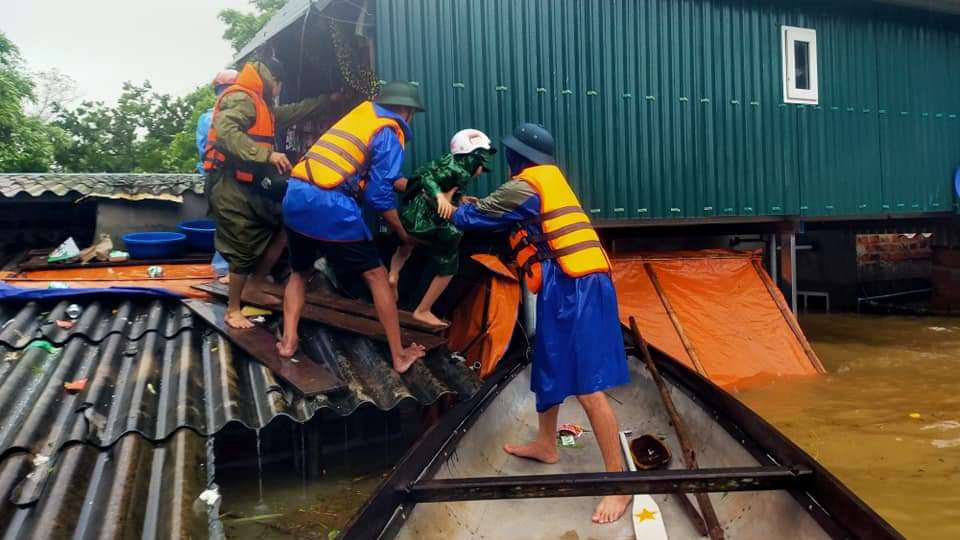 
Police officers evacuate local residents from their flooded house.
