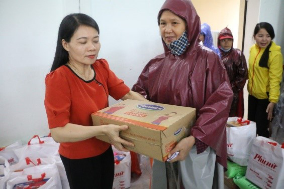 Người lao động Vinamilk góp ngày lương, hỗ trợ miền Trung mùa bão lũ gần 4 tỷ đồng - Ảnh 2.