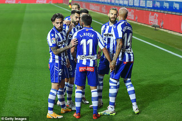 Deportivo Alaves 1-1 Barcelona: Chia điểm thất vọng! - Ảnh 1.