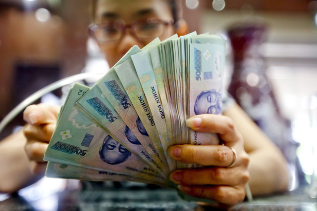 Tiền “rẻ” chưa từng có, dân Việt đổ xô đầu tư chứng khoán - Ảnh 1. Tiền “rẻ” chưa từng có, dân Việt đổ xô đầu tư chứng khoán - Ảnh 1.