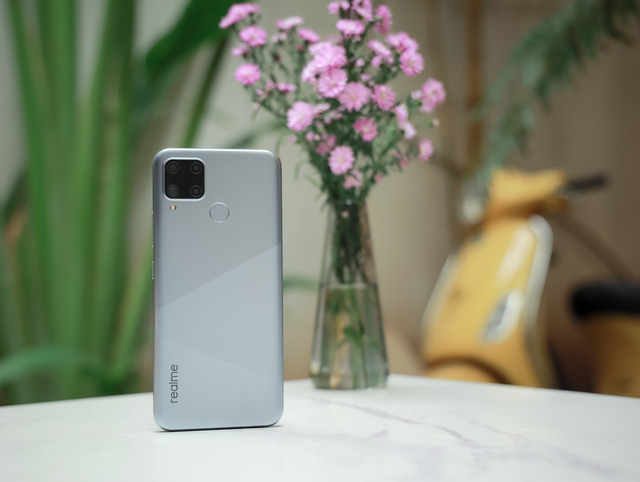 Realme C15: Pin khủng 6.000mAh, 5 camera AI, giá 4,19 triệu đồng - Ảnh 1.