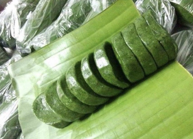Cơn sốt bánh ngải màu xanh lét, tiểu thương hốt bạc bán mỏi tay - Ảnh 2.
