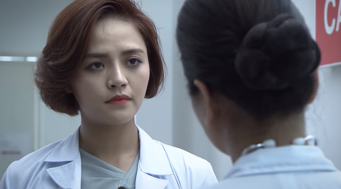 Lửa ấm - Tập 36: Tự l&agrave;m tay m&igrave;nh bị bỏng, Ngọc vu oan cho Thủy - Ảnh 1.