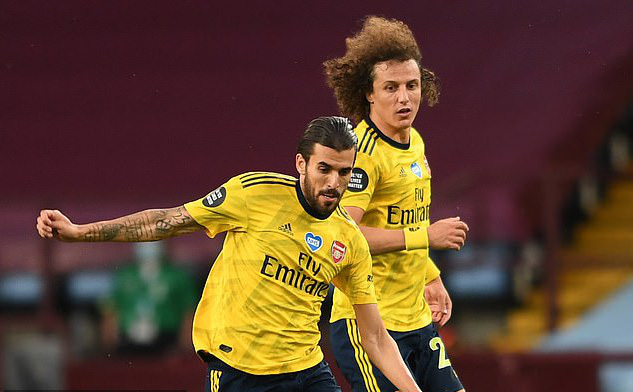 David Luiz đấm Ceballos ngay trong buổi tập của Arsenal - Ảnh 1.