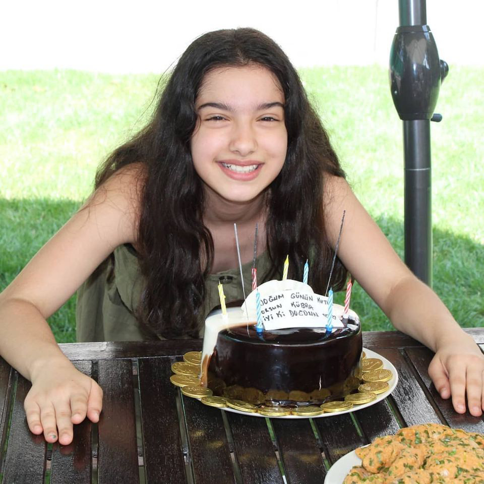 Trái tim phụ nữ: Sau 3 năm, cô bé Nisan giờ đã thành thiếu nữ - Ảnh 11. Trái tim phụ nữ: Sau 3 năm, cô bé Nisan giờ đã thành thiếu nữ - Ảnh 11.