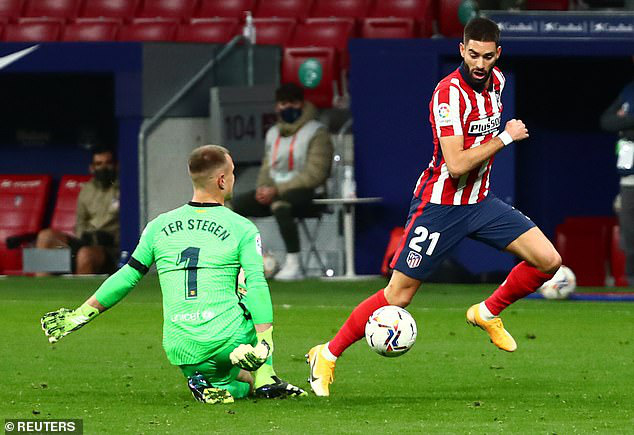Atletico Madrid 1-0 Barcelona: Messi im tiếng, Barcelona thua trận thứ 3 trong mùa giải - Ảnh 3.