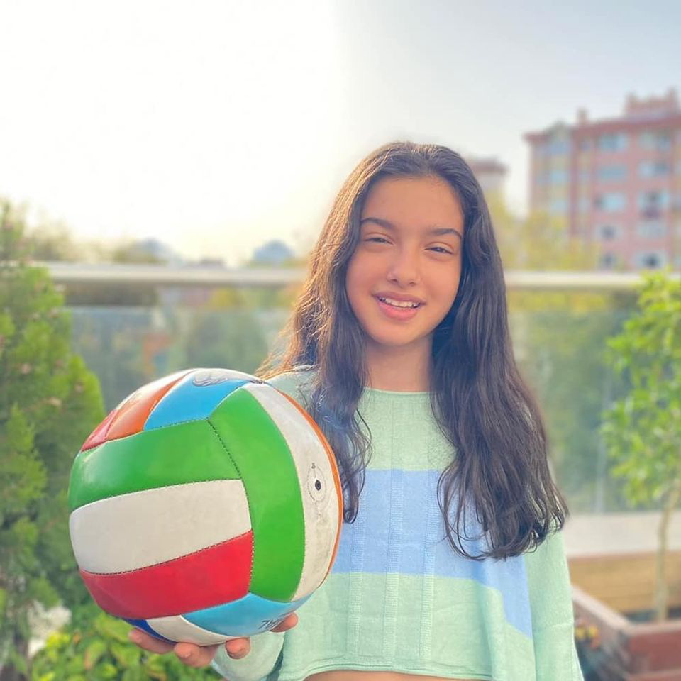 Trái tim phụ nữ: Sau 3 năm, cô bé Nisan giờ đã thành thiếu nữ - Ảnh 5. Trái tim phụ nữ: Sau 3 năm, cô bé Nisan giờ đã thành thiếu nữ - Ảnh 5.