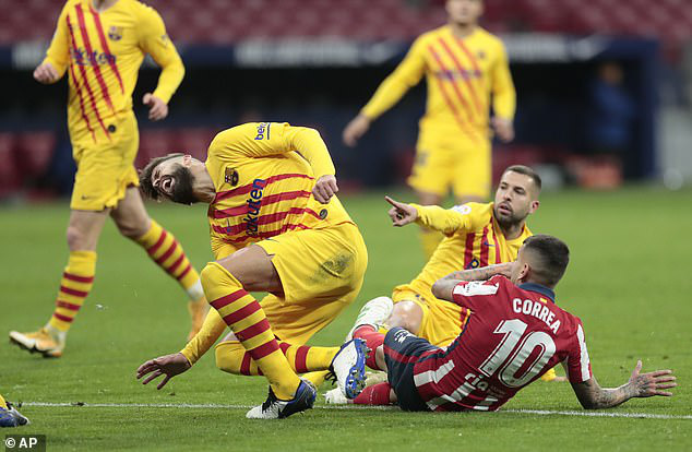 Atletico Madrid 1-0 Barcelona: Messi im tiếng, Barcelona thua trận thứ 3 trong mùa giải - Ảnh 1.