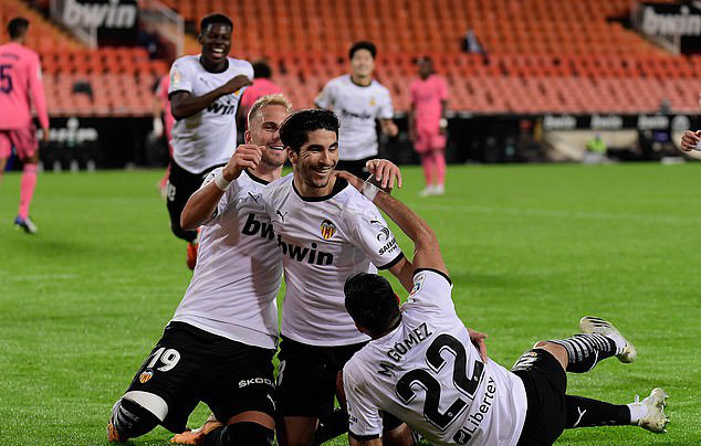 Valencia 4-1 Real Madrid: Thất bại khó tin - Ảnh 1.