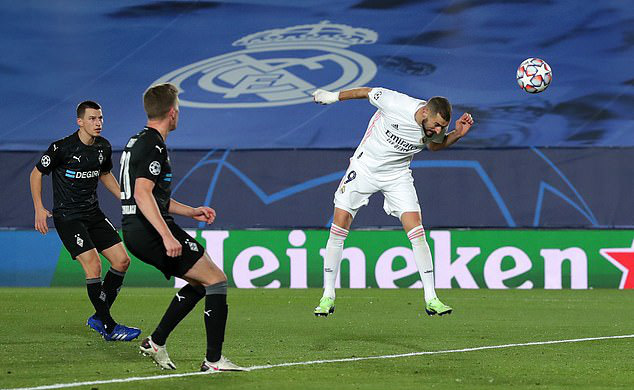 Real Madrid 2-0 Mgladbach: Cú đúp của Benzema - Ảnh 1.