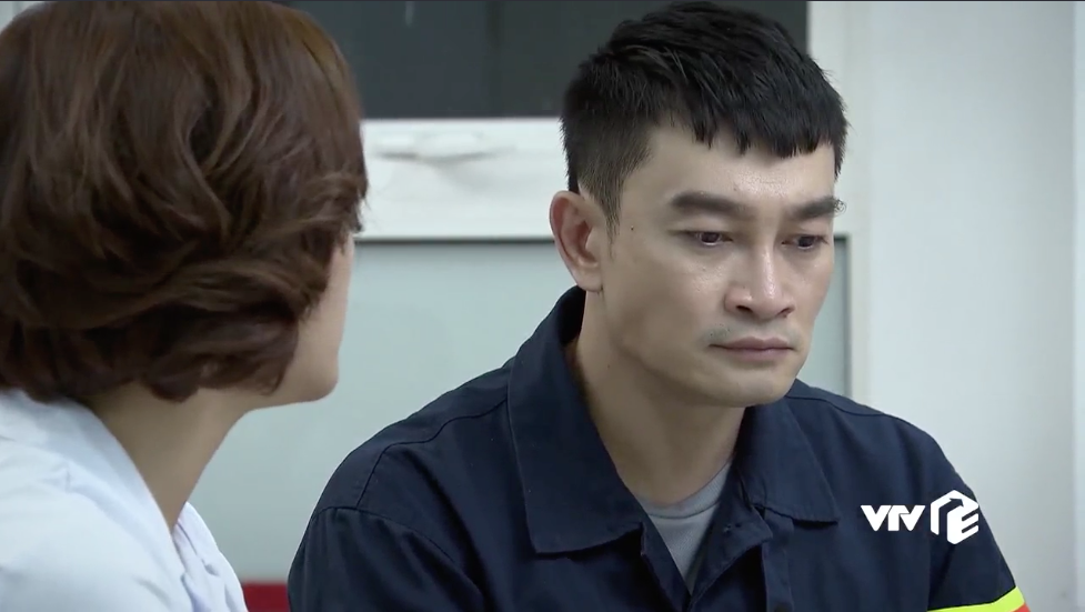 Lửa ấm - Tập 49: H&iacute; hửng rủ Minh đi chơi ri&ecirc;ng nhưng Ngọc lại chưng hửng ph&uacute;t ch&oacute;t - Ảnh 1.