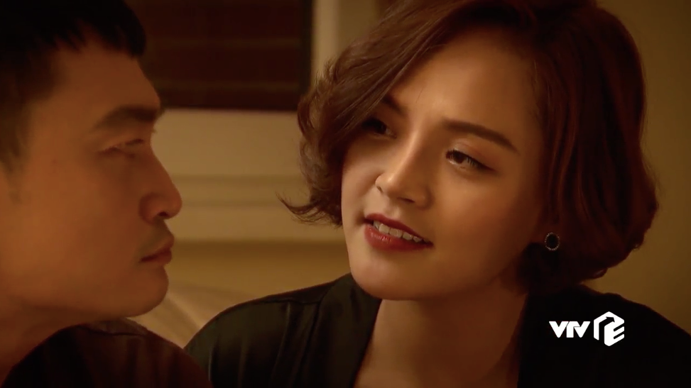 Lửa ấm - Tập 49: H&iacute; hửng rủ Minh đi chơi ri&ecirc;ng nhưng Ngọc lại chưng hửng ph&uacute;t ch&oacute;t - Ảnh 5.