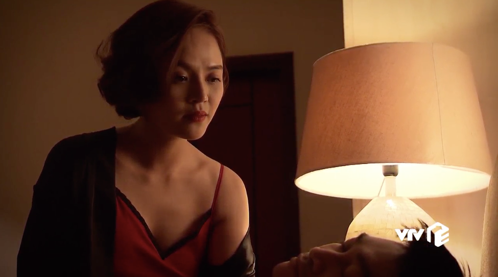 Lửa ấm - Tập 49: H&iacute; hửng rủ Minh đi chơi ri&ecirc;ng nhưng Ngọc lại chưng hửng ph&uacute;t ch&oacute;t - Ảnh 6.