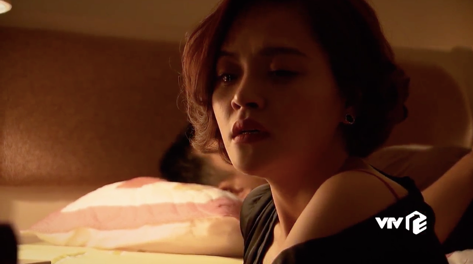 Lửa ấm - Tập 49: H&iacute; hửng rủ Minh đi chơi ri&ecirc;ng nhưng Ngọc lại chưng hửng ph&uacute;t ch&oacute;t - Ảnh 8.