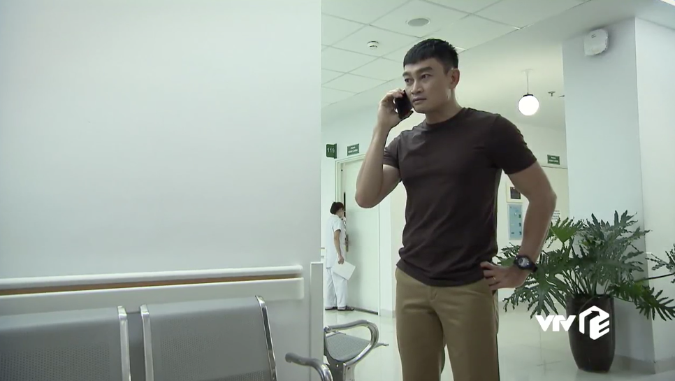 Lửa ấm - Tập 49: H&iacute; hửng rủ Minh đi chơi ri&ecirc;ng nhưng Ngọc lại chưng hửng ph&uacute;t ch&oacute;t - Ảnh 16.