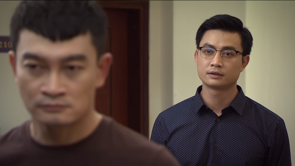 Lửa ấm - Tập 49: Thủy lao vào vùng dịch cứu người, Minh lại ngang nhiên qua đêm ở nhà Ngọc? - Ảnh 4. Lửa ấm - Tập 49: Thủy lao vào vùng dịch cứu người, Minh lại ngang nhiên qua đêm ở nhà Ngọc? - Ảnh 4.