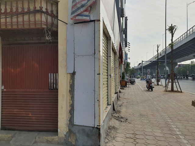 Vì sao có những căn nhà mặt phố mỏng đến lạ kỳ trên đường Trường Chinh? - Ảnh 1.