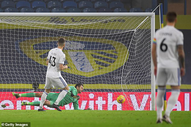 Leeds United 1-2 West Ham United: The Hammers tạm vươn lên vị trí thứ 5 - Ảnh 2. Leeds United 1-2 West Ham United: The Hammers tạm vươn lên vị trí thứ 5 - Ảnh 2.