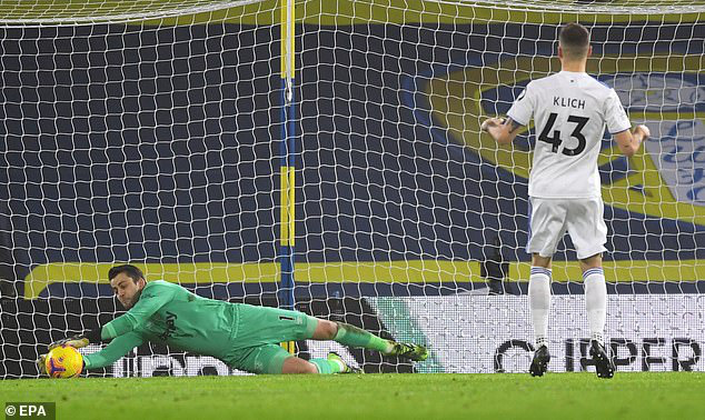 Leeds United 1-2 West Ham United: The Hammers tạm vươn lên vị trí thứ 5 - Ảnh 1. Leeds United 1-2 West Ham United: The Hammers tạm vươn lên vị trí thứ 5 - Ảnh 1.